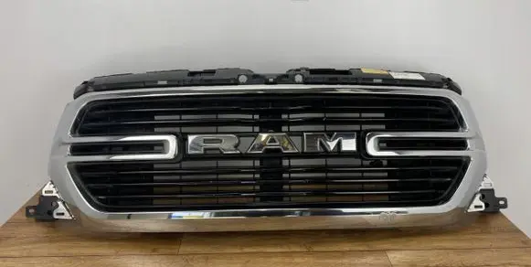 Ram 1500 Front bumper upper radiator grill