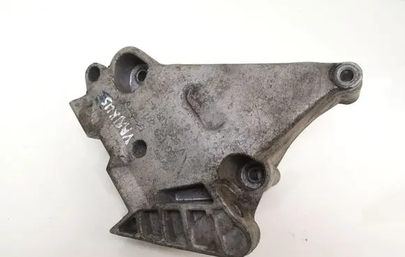 Skoda Octavia Mk2 (1Z) Engine mounting bracket 03G199207A