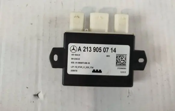 Mercedes-Benz C W205 Trunk lid opening control unit A2139050714 SW204000 HW164400