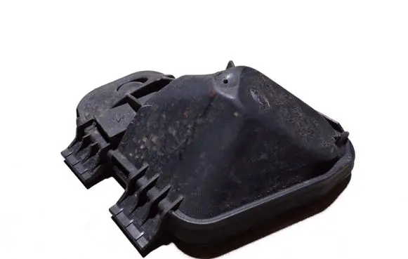 Audi A6 S6 C4 4A Headlight/headlamp dust cover 14137600