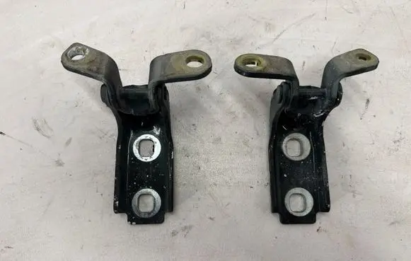 Chevrolet Camaro Front door hinges set 13501711 13501712 P16067