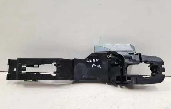 Nissan Leaf I (ZE0) Front door exterior handle/bracket 