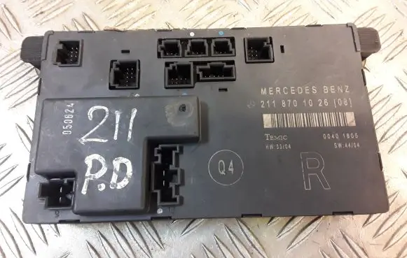 Mercedes-Benz E W211 Door control unit/module 2118701026 A2118701026