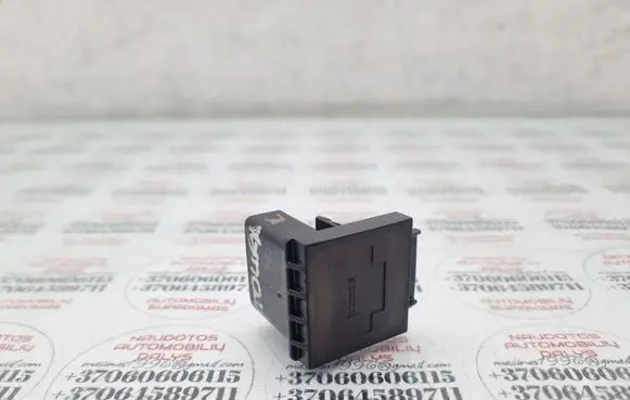Volkswagen Touran I Clutch pedal sensor SE000023