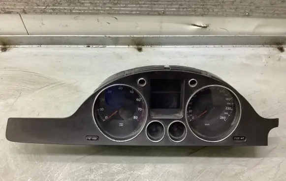 Volkswagen PASSAT B6 Speedometer (instrument cluster) 3C0920850P V0018000