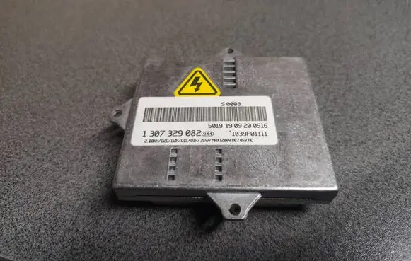 Volkswagen Touran I Headlight ballast module Xenon 1307329082