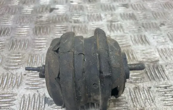 BMW 5 E39 Engine mount bracket 