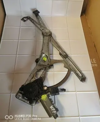 Mercedes-Benz E W210 Front door window regulator with motor 0130821708