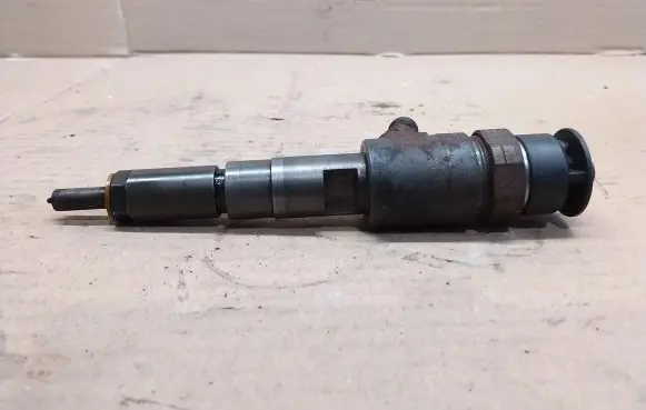 Peugeot 207 Fuel injector 0445110252