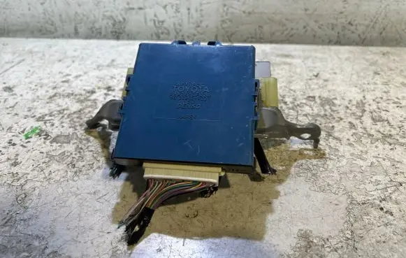 Toyota Corolla Verso AR10 Combustion control unit/module 896180F020 MB1238009021