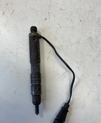 Volkswagen Sharan Fuel injector 028130201J