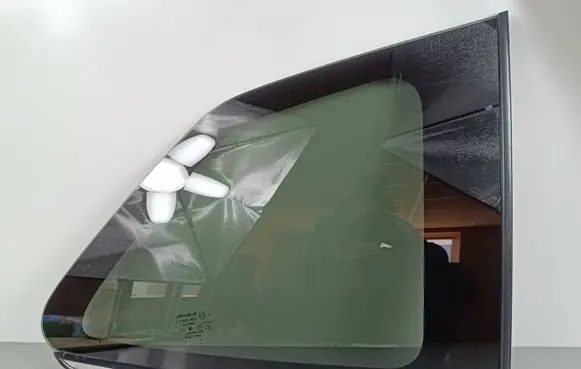 Subaru Forester SK Rear side window 43R006714 DOT44M262 A002343