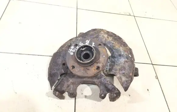 Front wheel hub spindle knuckle
