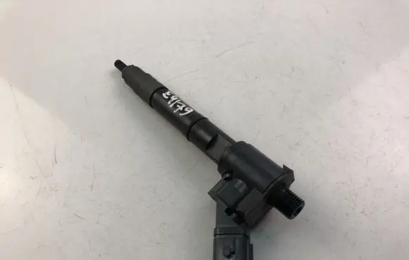 Volvo V70 Fuel injector 31405404