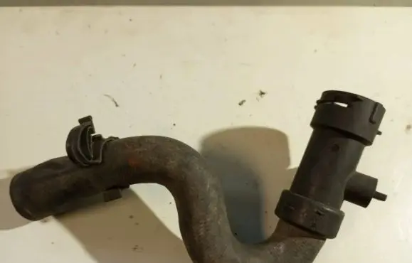 Audi A6 S6 C5 4B Engine coolant pipe/hose 4B0121049D