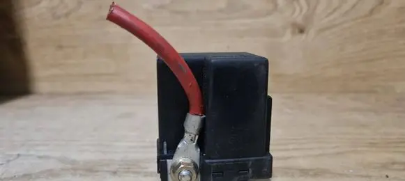 BMW 5 E39 Glow plug pre-heat relay 2246919