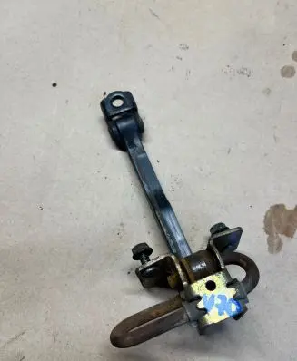 Volvo V70 Rear door check strap stopper 8650061 6670
