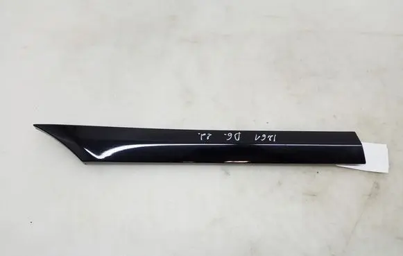 Fender trim (molding)