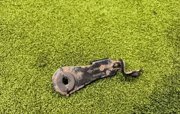 Renault Trafic III (X82) Engine mount bracket 165385971R