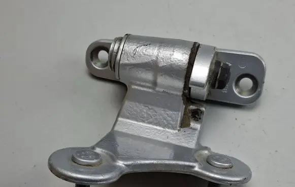 Mercedes-Benz E W212 Rear door lower hinge A047058