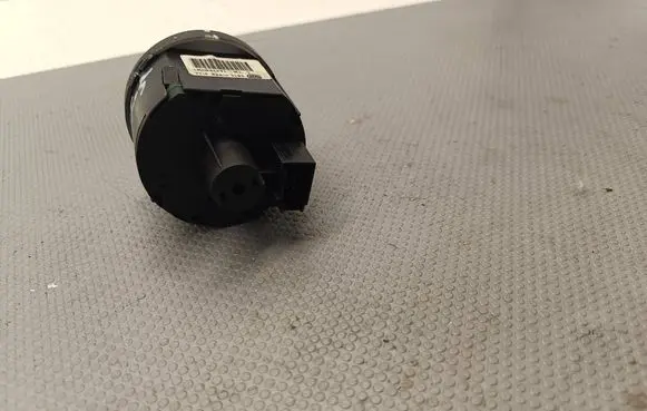 Volkswagen Golf V Light switch 1K0941431