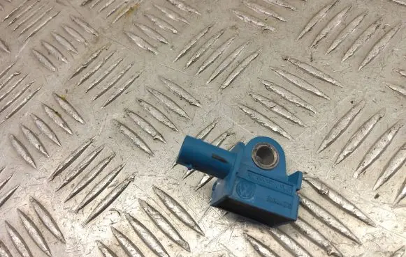 Audi Q3 8U Airbag deployment crash/impact sensor 5K0959351A