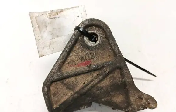 Engine mounting bracket