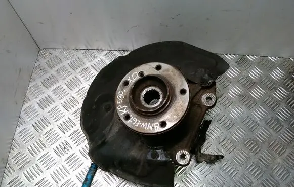 BMW 5 E60 E61 Front wheel hub
