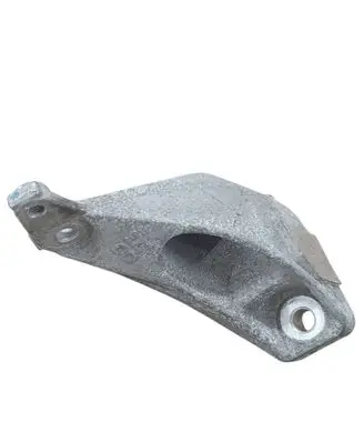Toyota RAV 4 (XA50) Engine mounting bracket