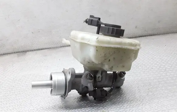 Volkswagen Golf V Master brake cylinder 1K1611301D