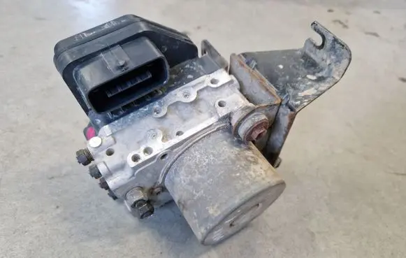 Isuzu D-Max ABS Pump 898232494 1330002970
