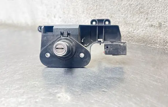 Opel Meriva A Tailgate exterior lock 90534783 90534784