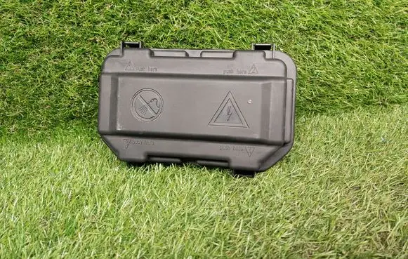 BMW 3 F30 F35 F31 Fuse box cover 9224872 61149224872 10688710