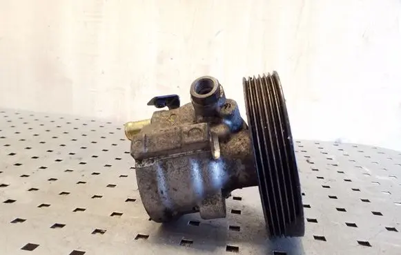 Volvo S40, V40 Power steering pump 26083376 8200071050