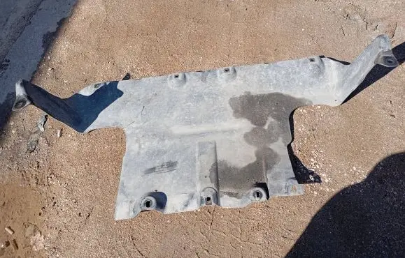 Porsche Cayenne (92A) Engine splash shield/under tray 7p0825285