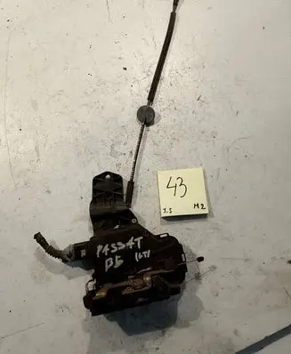 Volkswagen PASSAT B5 Rear door lock 3B1837015A