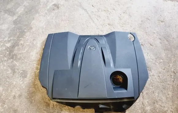 Mercedes-Benz C W204 Engine cover (trim) A6460101167