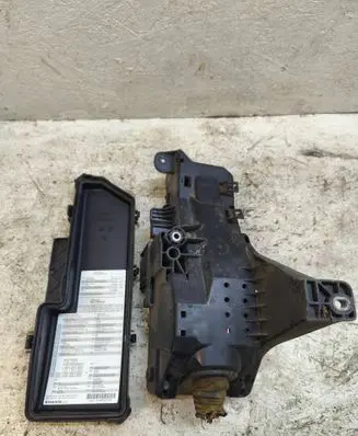Volvo V70 Fuse box set 9494210 9494211
