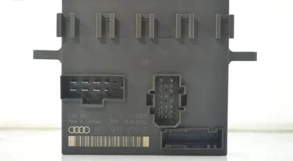 Audi A4 S4 B7 8E 8H Comfort/convenience module 8E0907279E