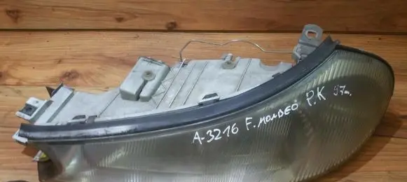 Ford Mondeo MK II Headlight/headlamp 1305235322