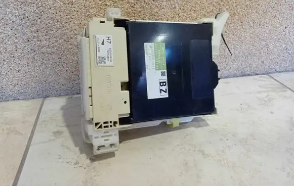 Toyota Sienna XL30 III Central body control module 8922108120