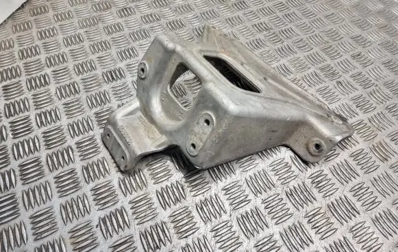 Nissan Almera N16 Engine mounting bracket 1638408 11252