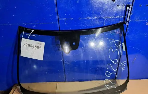 Volvo S60 Front windscreen/windshield window 31402732 31385202
