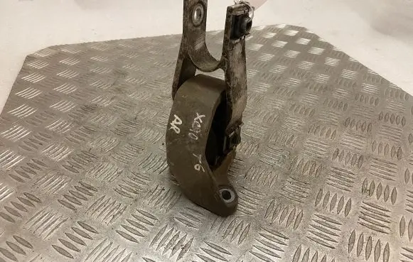 Volvo XC90 Engine mount bracket 31480564