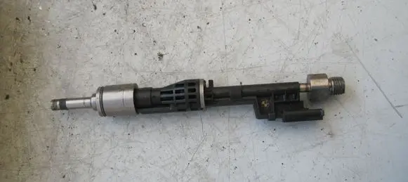 BMW 4 F32 F33 Fuel injector PA6635GF 0261500063