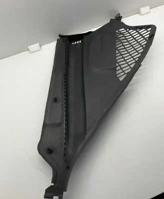 Engine bonnet/hood lock trim molding