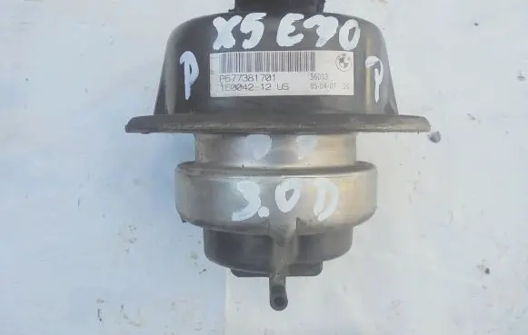 BMW X5 E70 Engine mount bracket 6773817