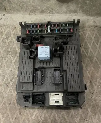 Citroen C5 Fuse module 98162200 9637466180