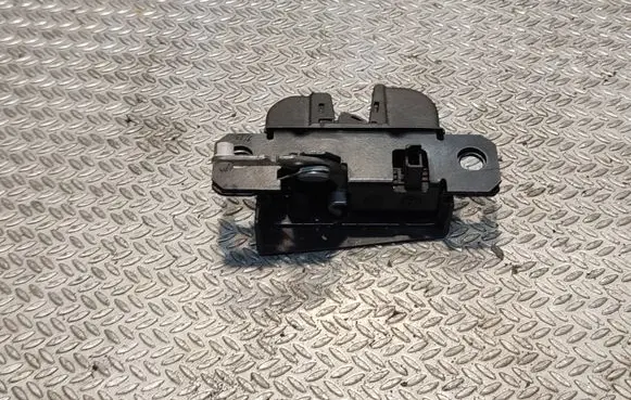 Volkswagen Caddy Rear door lock 2K0827506E