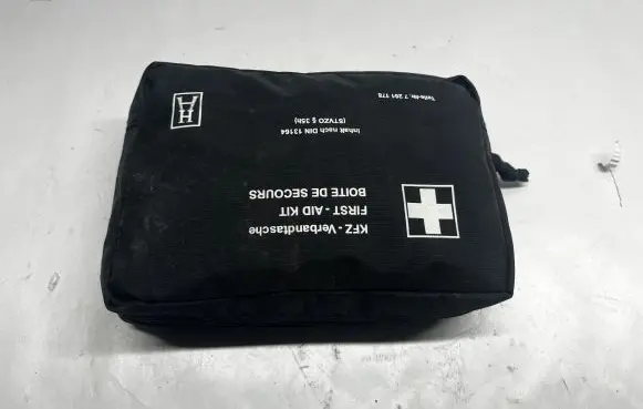 BMW 1 F20 F21 First aid kit 9371374